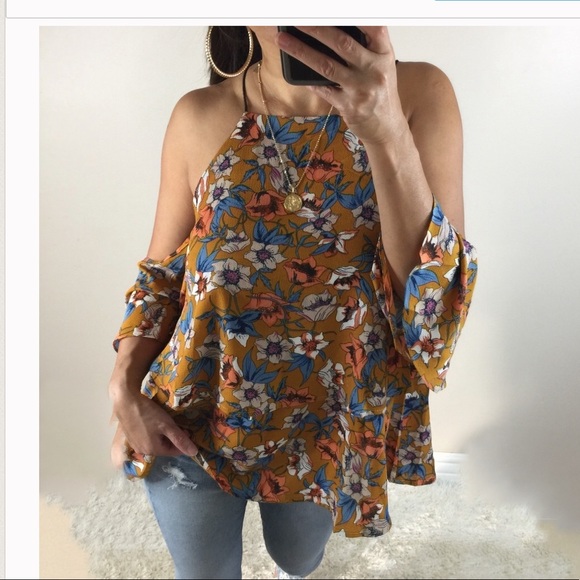 Tops - Short sleeve Floral print top